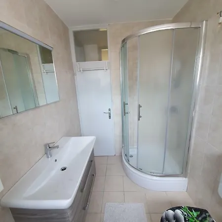 Appartement 5 *